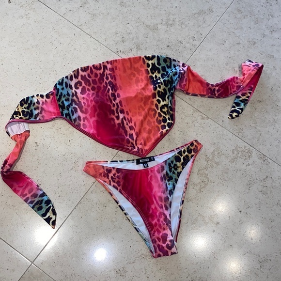 Missguided Strapless Bikini. 2 pc Top size 10/Bottoms size 6 - Picture 1 of 5